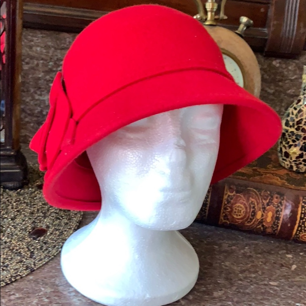 NWOT NINE WEST 100 % wool Red cloche hat ❤️